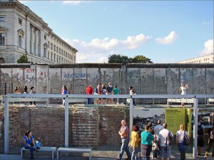 la poésie derrière le mur
